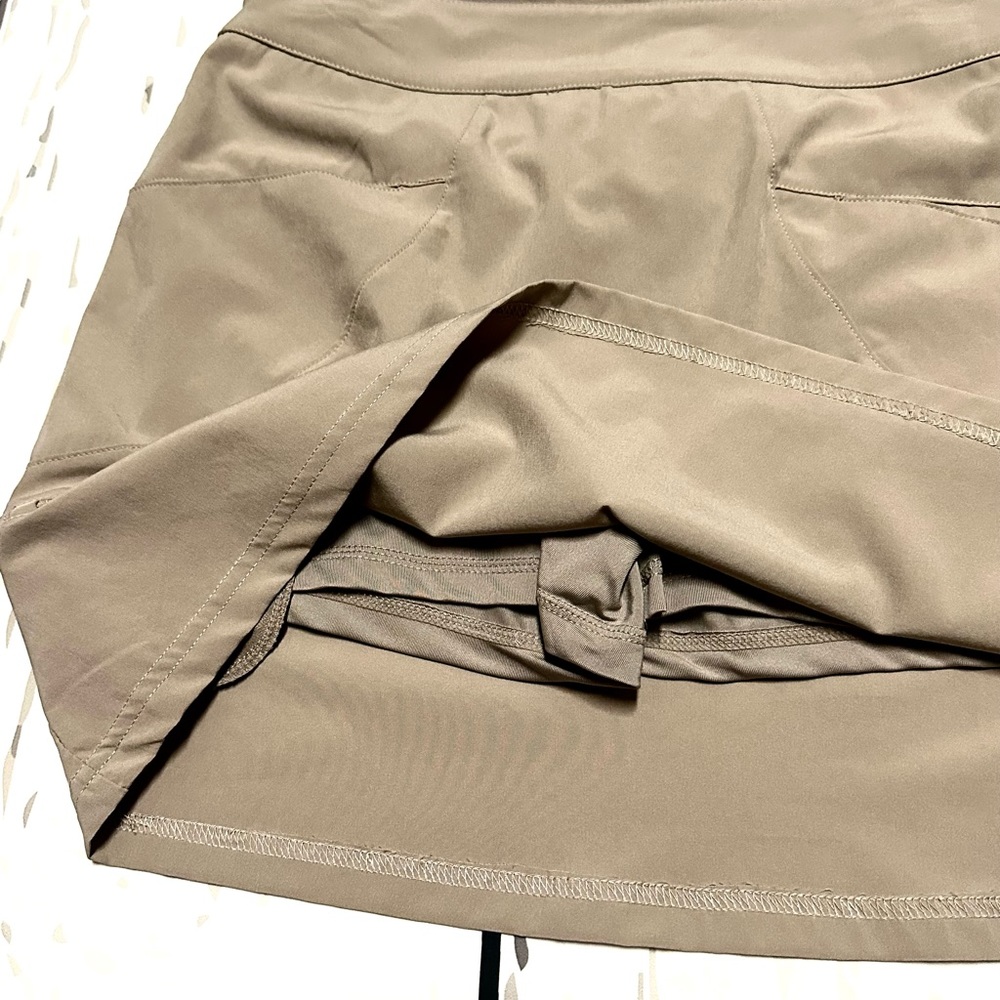 Koydan Freedom Trail Skorts Size Small Khaki Color - Picture 2 of 4